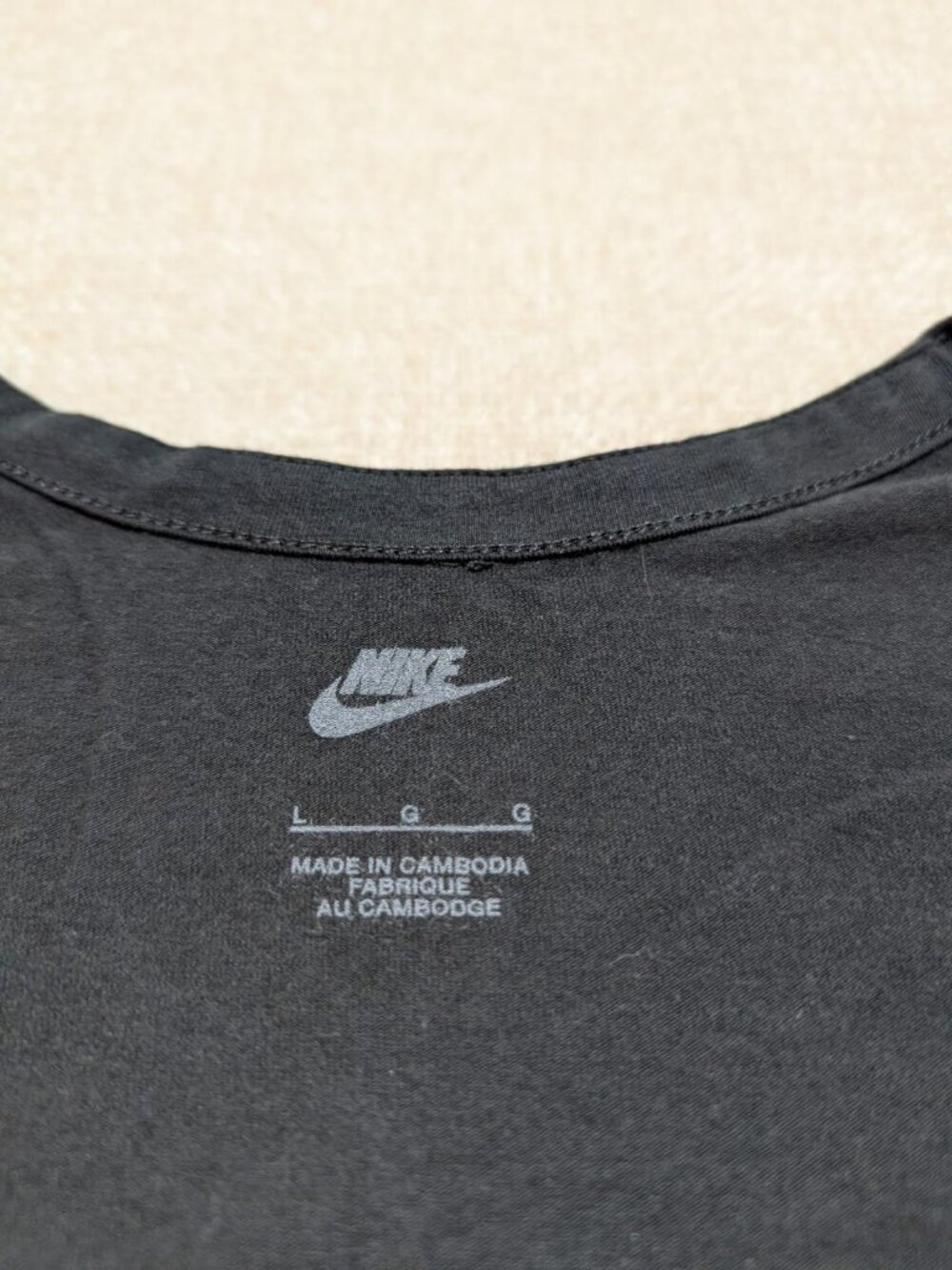 Nike Women’s Black Ruched Side Scoop Neck Top Size L - Picture 4 of 7